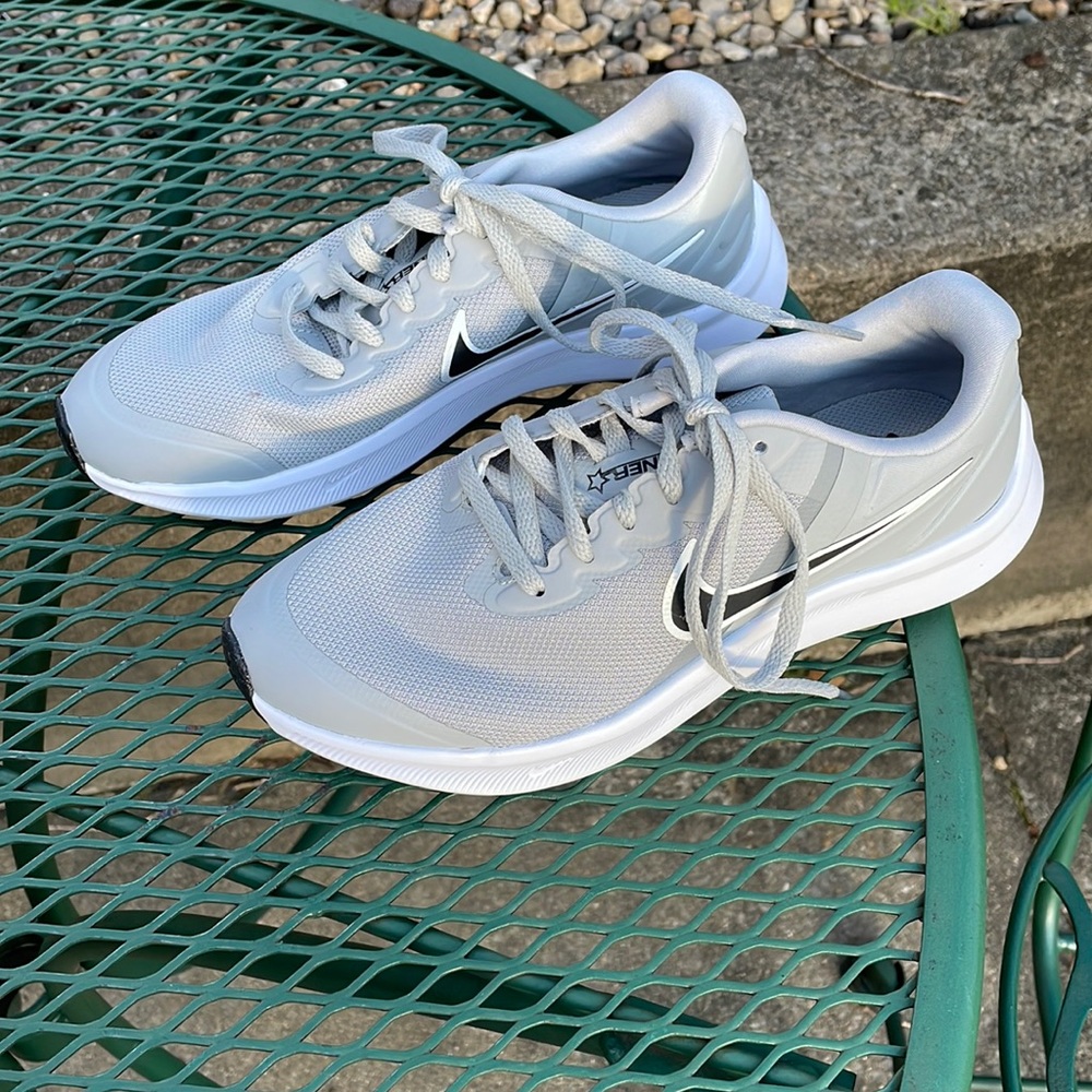 Boys Nike Star Runner NWOT 4Y